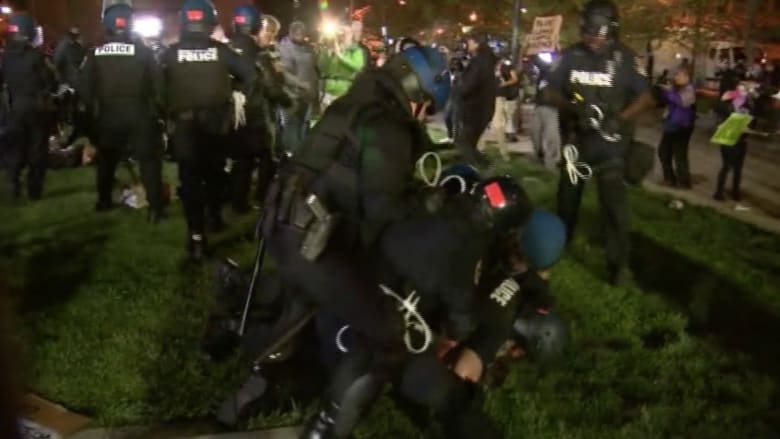 اعتقال 53 شخصا في بالتيمور والتظاهرات تتراجع بعد توجيه الاتهامات لضباط الشرطة