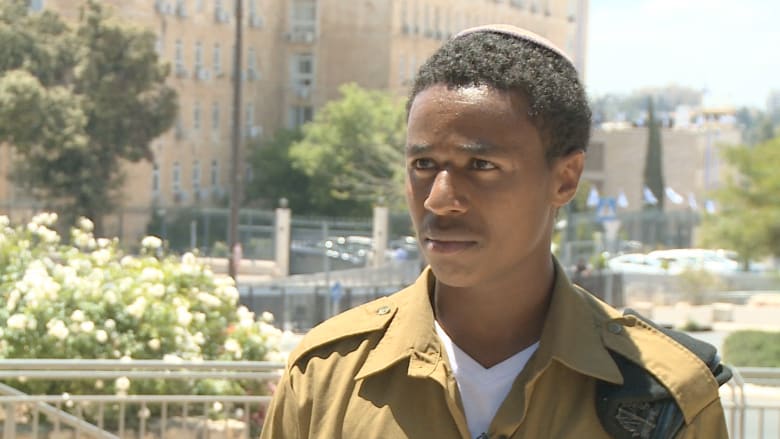 الجندي الأثيوبي بالجيش الإسرائيلي لـCNN: لا يمكنني شرح ما شعرت به من إهانة