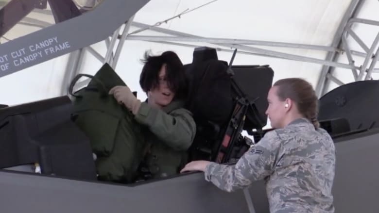 بالفيديو.. هذه أول إمرأة تحلق بمقاتلة F35 المتطورة