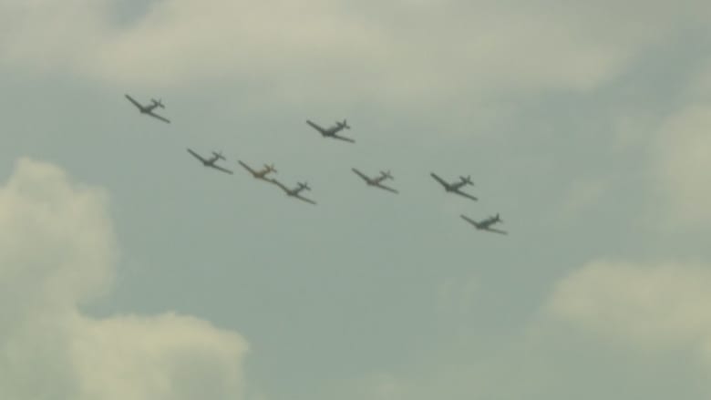 بالفيديو.. عروض طيران لطائرات الحرب العالمية الثانية بواشنطن