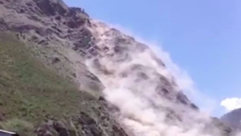  بالفيديو.. لحظة انهيارات أرضية هائلة بسبب الزلزال في نيبال