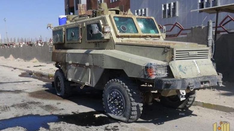 بالصور.. داعش ينشر لقطات من "الغنائم" في الرمادي بالصور.. داعش ينشر لقطات من "الغنائم" في الرمادي