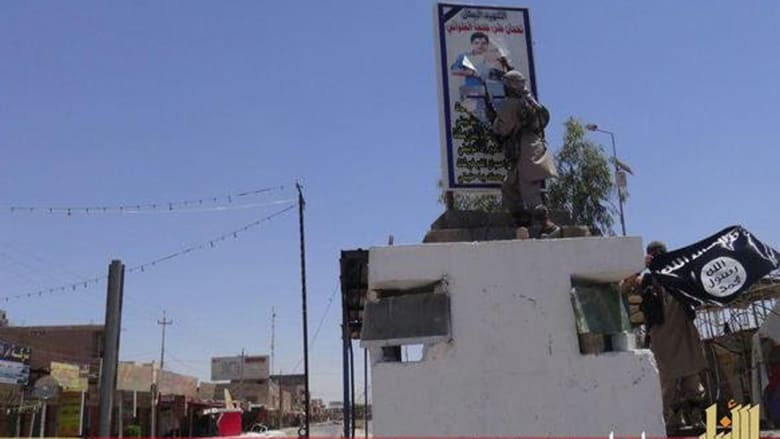 بالصور.. داعش ينشر لقطات من "الغنائم" في الرمادي بالصور.. داعش ينشر لقطات من "الغنائم" في الرمادي