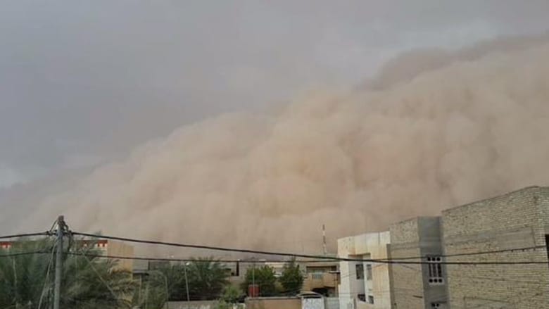 بالصور.. عاصفة رملية ضخمة تضرب الأنبار.. وموالون لداعش: أرسلها الله لحماية جنوده ضد قوات العبادي بالصور.. عاصفة رملية ضخمة تضرب الأنبار.. وموالون لداعش: أرسلها الله لحماية جنوده ضد قوات العبادي