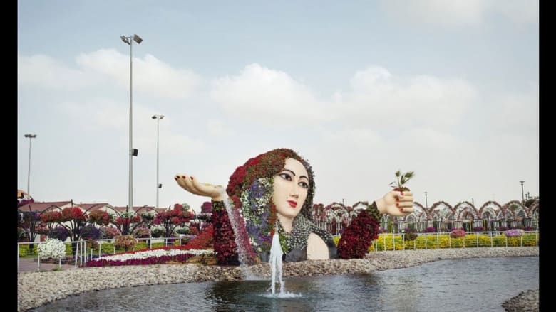 بالصور.. عالم الإمارات المتوازي بين الحداثة والتقاليد بالصور.. عالم الإمارات المتوازي بين الحداثة والتقاليد