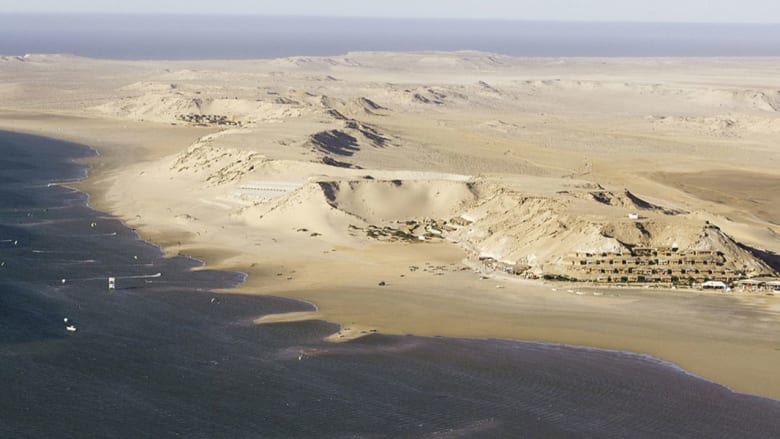 مدينة مغربية تستقبل محبي الأمواج من كافة أنحاء العالم مدينة مغربية تستقبل محبي الأمواج من كافة أنحاء العالم