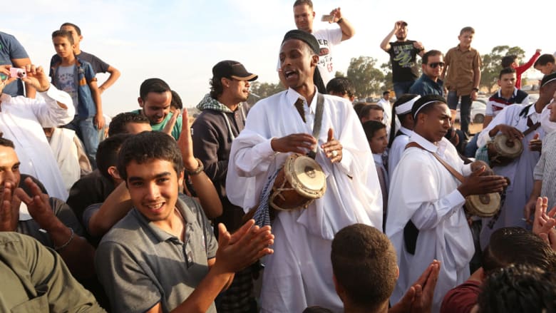 هكذا يحتفل الليبيون بوحدتهم الوطنية هكذا يحتفل الليبيون بوحدتهم الوطنية