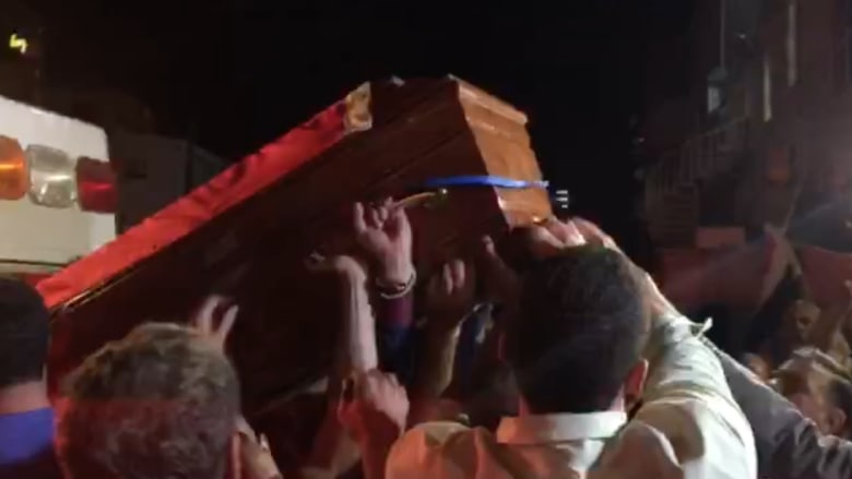 بالفيديو.. جثمان طارق عزيز في عمان بعد وصوله بلحظات