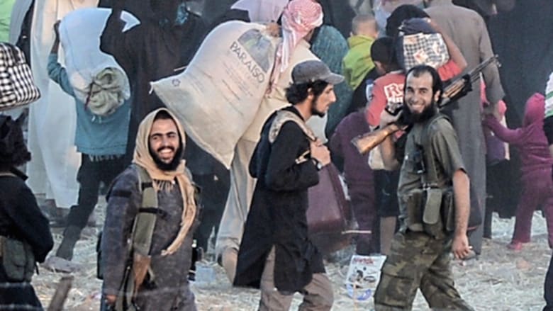 مسلحو داعش على حدود تركيا.. وعبور 13 ألف لاجئ سوري بأسبوع
