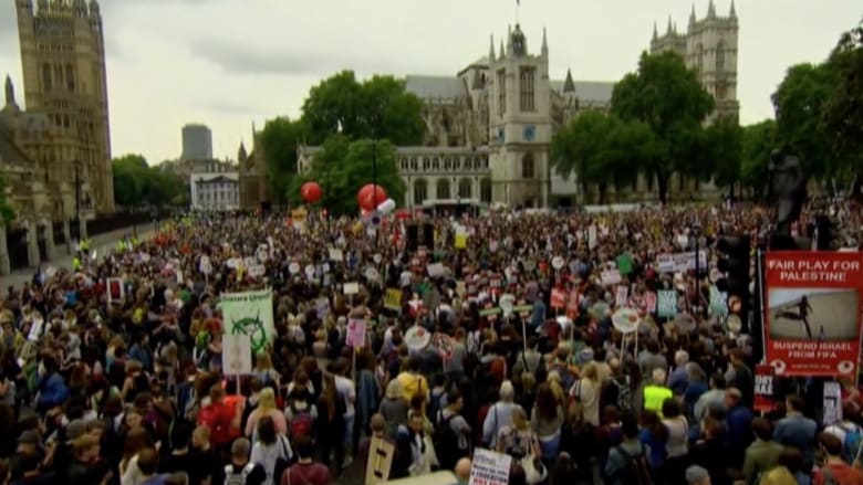 بالفيديو.. عشرات الآلاف يتظاهرون ضد التقشف في لندن