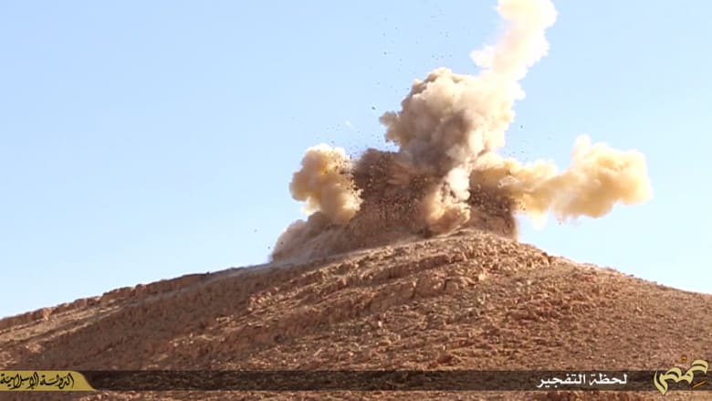 داعش ينشر صورا لازالة "معالم الشرك" في مدينة تدمر داعش ينشر صورا لازالة "معالم الشرك" في مدينة تدمر