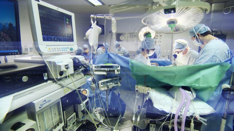 تعويض كبير لمريض سجّل سخرية الأطباء منه بعملية في مكان "حساس"
