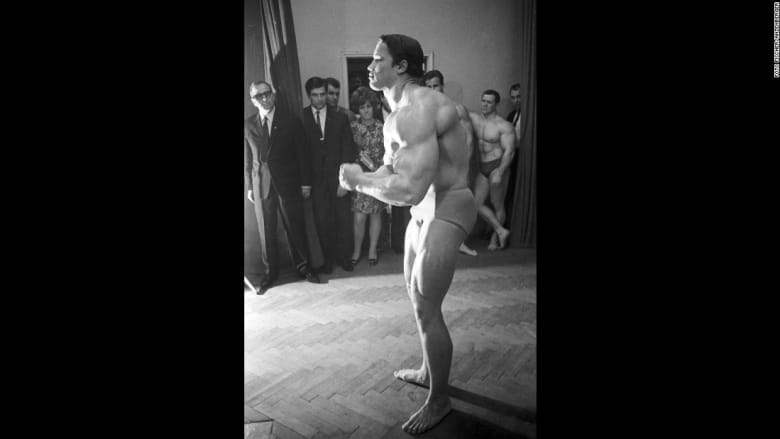 هل تتخيلونه طفلاً؟ أرنولد شوارتزنيغر قبل مسيرته الفنية هل تتخيلونه طفلاً؟ أرنولد شوارتزنيغر قبل مسيرته الفنية
