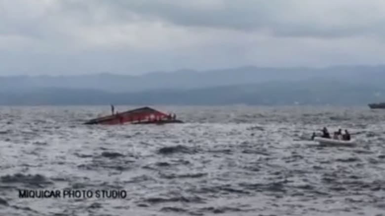 بالفيديو.. اللحظات الأولى بعد غرق عبارة ركاب في الفلبين