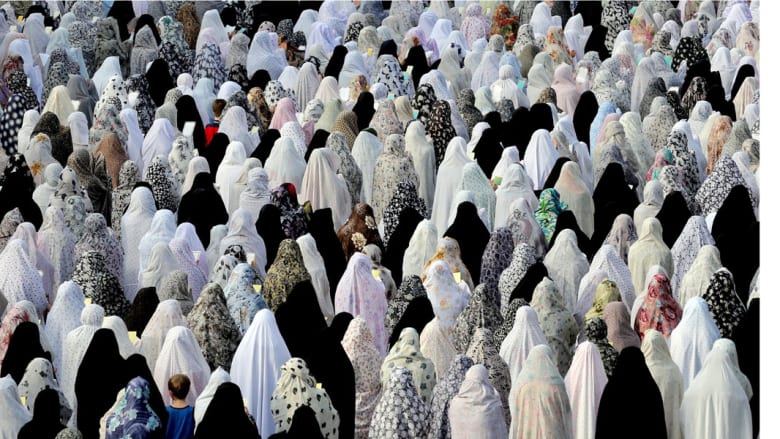 صلاة العيد في إيران حيث أعلن السبت أول أيام عيد الفطر 18 يوليو/ تموز 2015 صلاة العيد في إيران حيث أعلن السبت أول أيام عيد الفطر 18 يوليو/ تموز 2015