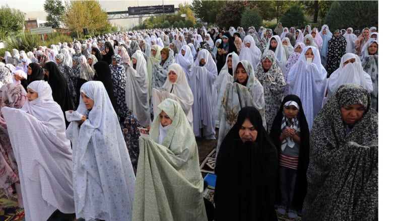 صلاة العيد في إيران حيث أعلن السبت أول أيام عيد الفطر 18 يوليو/ تموز 2015 صلاة العيد في إيران حيث أعلن السبت أول أيام عيد الفطر 18 يوليو/ تموز 2015