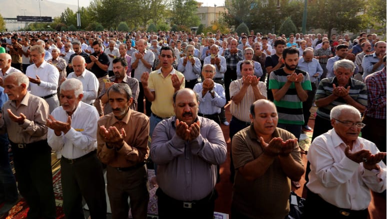 صلاة العيد في إيران حيث أعلن السبت أول أيام عيد الفطر 18 يوليو/ تموز 2015 صلاة العيد في إيران حيث أعلن السبت أول أيام عيد الفطر 18 يوليو/ تموز 2015