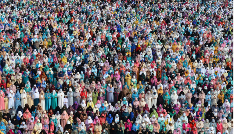 صلاة العيد في المغرب الذي أعلن السبت أول أيام عيد الفطر، 18 يوليو/ تموز 2015 صلاة العيد في المغرب الذي أعلن السبت أول أيام عيد الفطر، 18 يوليو/ تموز 2015