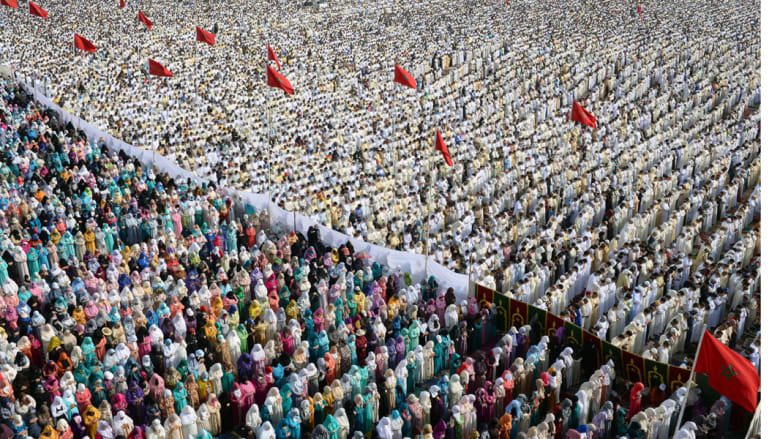 صلاة العيد في المغرب الذي أعلن السبت أول أيام عيد الفطر، 18 يوليو/ تموز 2015 صلاة العيد في المغرب الذي أعلن السبت أول أيام عيد الفطر، 18 يوليو/ تموز 2015