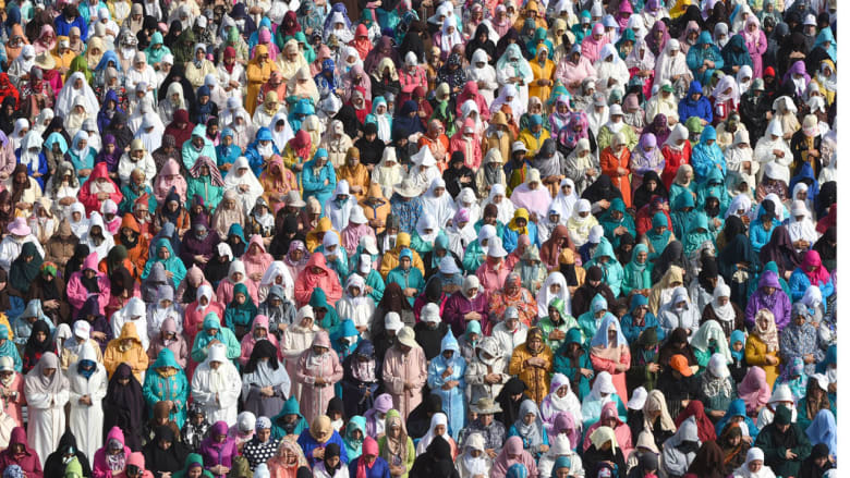 صلاة العيد في المغرب الذي أعلن السبت أول أيام عيد الفطر، 18 يوليو/ تموز 2015 صلاة العيد في المغرب الذي أعلن السبت أول أيام عيد الفطر، 18 يوليو/ تموز 2015