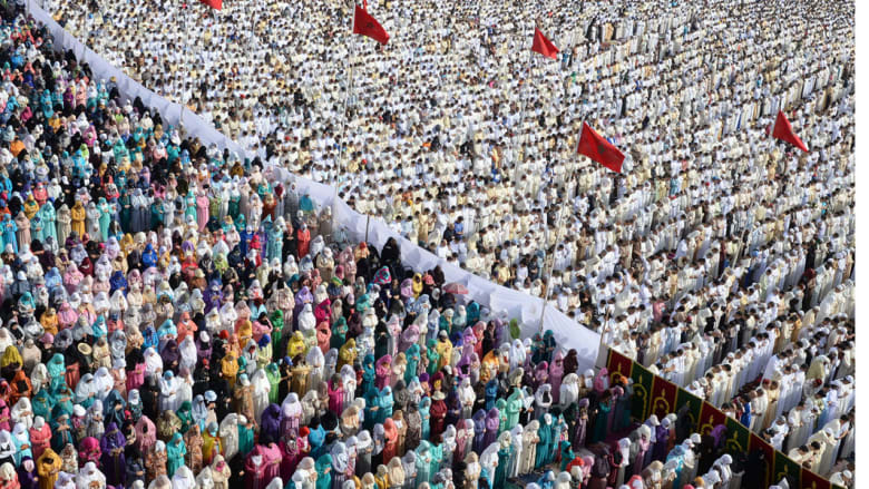 صلاة العيد في المغرب الذي أعلن السبت أول أيام عيد الفطر، 18 يوليو/ تموز 2015 صلاة العيد في المغرب الذي أعلن السبت أول أيام عيد الفطر، 18 يوليو/ تموز 2015