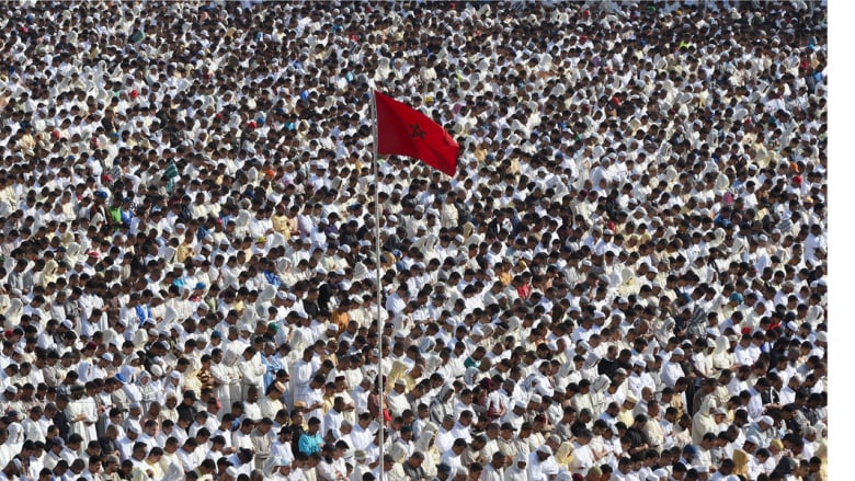 صلاة العيد في المغرب الذي أعلن السبت أول أيام عيد الفطر، 18 يوليو/ تموز 2015 صلاة العيد في المغرب الذي أعلن السبت أول أيام عيد الفطر، 18 يوليو/ تموز 2015