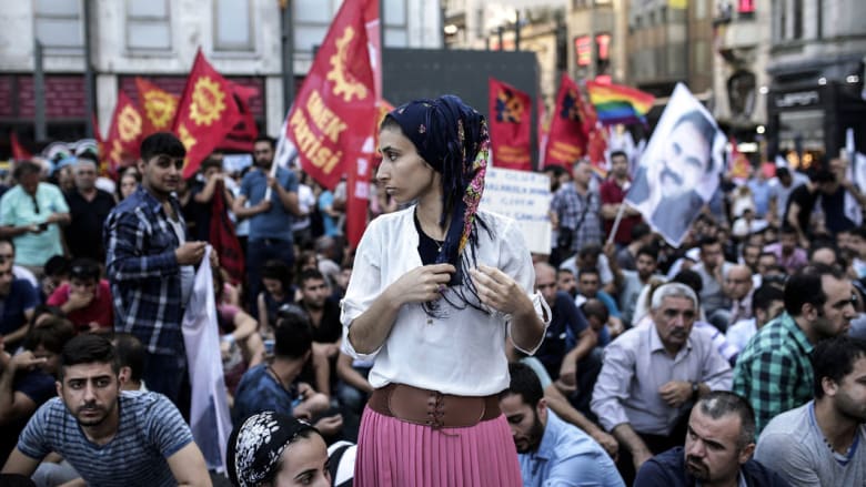 بالصور.. اشتباكات بين الأمن ومتظاهرين في اسطنبول بعد تفجير سوروج بالصور.. اشتباكات بين الأمن ومتظاهرين في اسطنبول بعد تفجير سوروج