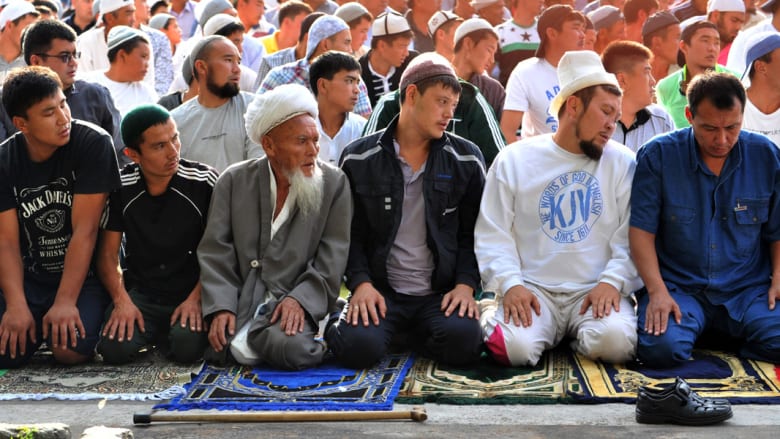 قرغيزستان.. عندما تختلط الألوان القوية بالحياة البسيطة قرغيزستان.. عندما تختلط الألوان القوية بالحياة البسيطة