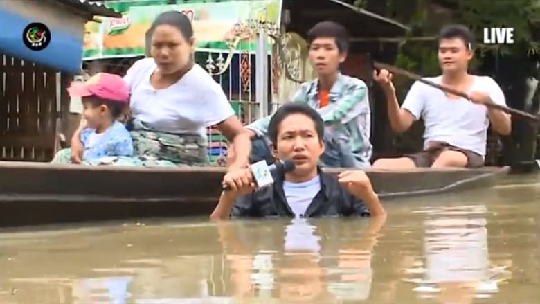 بالفيديو.. مراسل ينقل فيضانات ميانمار من وسطها
