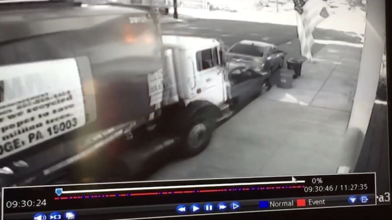 بالفيديو.. شاحنة نفايات تصطدم بخمس سيارات دون سائقها