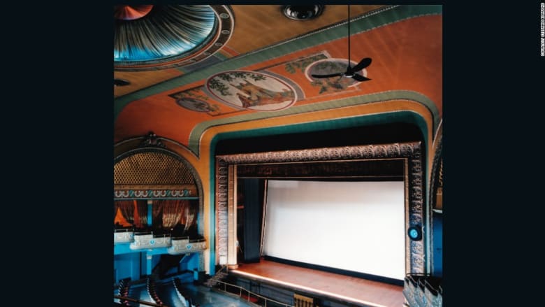 دور السينما في أمريكا بالعشرينيات.. تحفة معمارية أسعدت الناس أيام الكساد دور السينما في أمريكا بالعشرينيات.. تحفة معمارية أسعدت الناس أيام الكساد