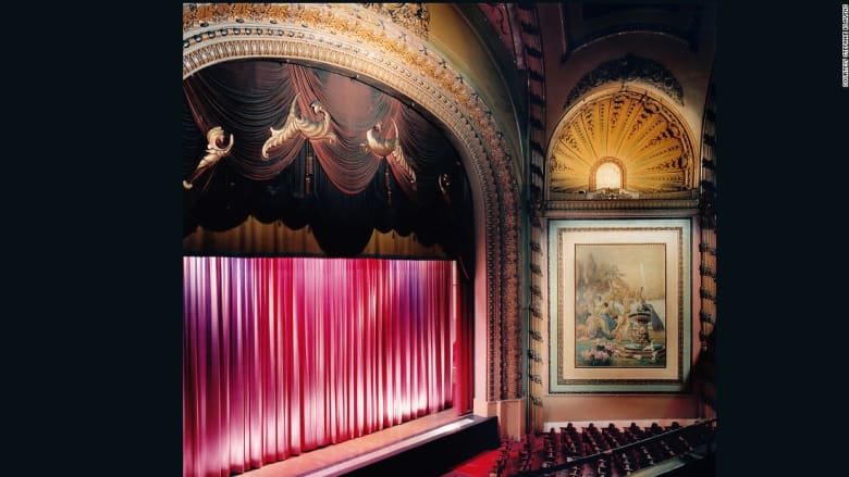 دور السينما في أمريكا بالعشرينيات.. تحفة معمارية أسعدت الناس أيام الكساد دور السينما في أمريكا بالعشرينيات.. تحفة معمارية أسعدت الناس أيام الكساد