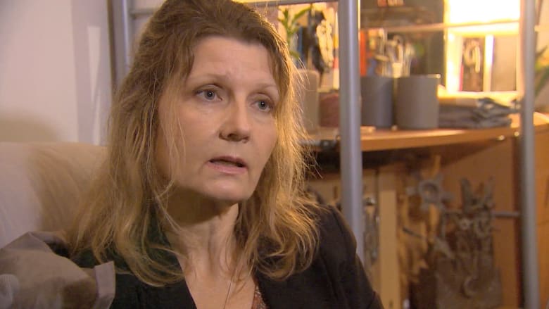 زوجة أحد منقذي قطار فرنسا من هجوم دموي تروي شهادتها: نظرت لعينيه وعلمت أنه لا يمزح