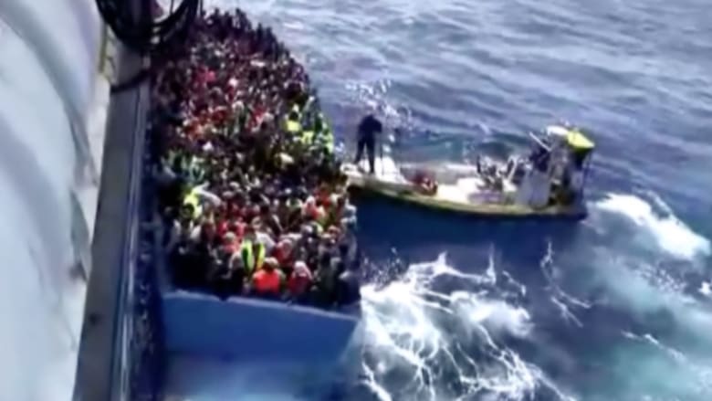 بالفيديو.. خفر السواحل السويدية ينقذ 569 مهاجرا من قاربين