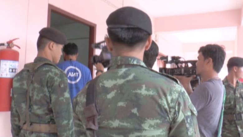 بالفيديو.. تفتيش الشرطة التايلندية للشقق بقضية تفجير بانكوك