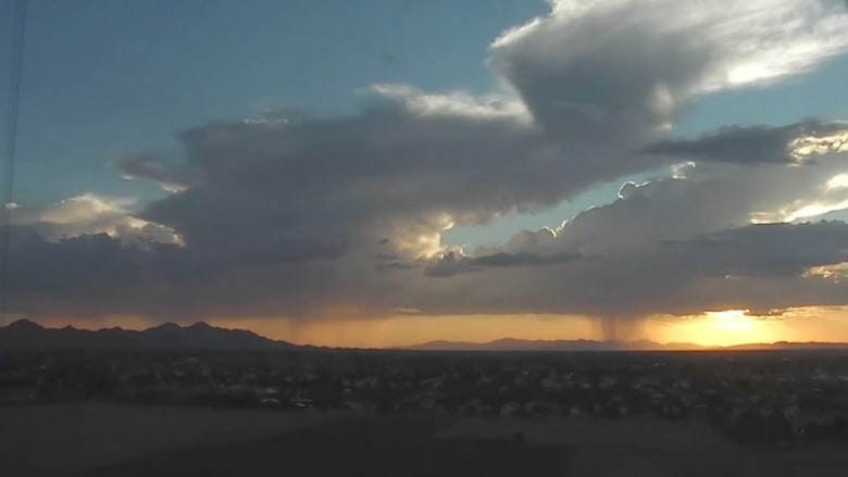 بالفيديو.. شاهد عواصف وأمطار غزيرة في أريزونا بتقنية الفاصل الزمني