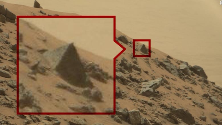 لقطات غريبة من المريخ.. دلالات للحياة أم هل فقد مستخدمو الإنترنت عقولهم؟ أنت الحكم لقطات غريبة من المريخ.. دلالات للحياة أم هل فقد مستخدمو الإنترنت عقولهم؟ أنت الحكم