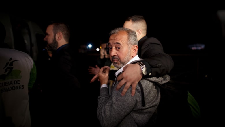 عرقلة لاجئ سوري من مصورة مجرية تنقله إلى تدريب كرة القدم في إسبانيا عرقلة لاجئ سوري من مصورة مجرية تنقله إلى تدريب كرة القدم في إسبانيا