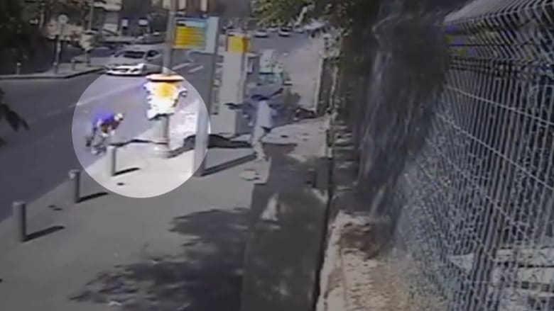 بالفيديو: فلسطيني ينفذ عملية دهس ويهاجم بساطور في القدس.. "الذئاب المنفردة" تقلق إسرائيل