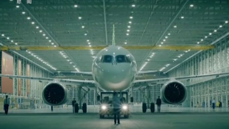 الصين تكشف عن C919 .. أول طائرة سياحية من صناعتها وتحليقها الأول العام المقبل