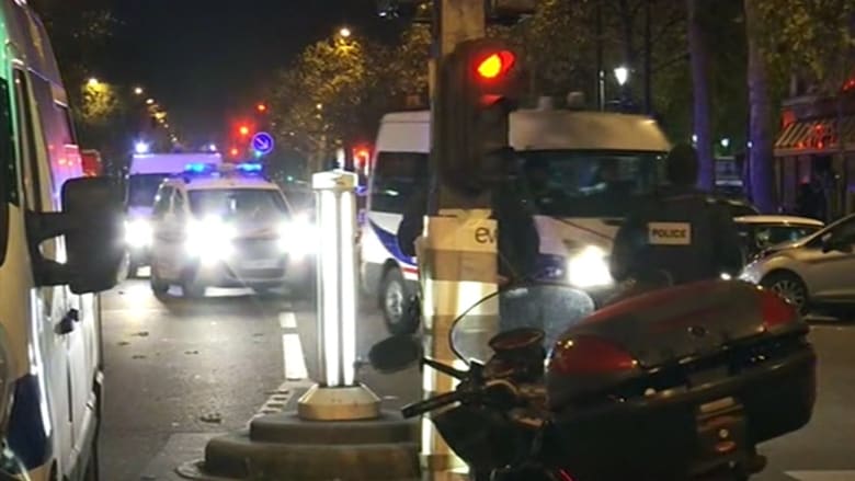 شرح للحظات الرعب التي عمّت عدة مناطق في باريس.. والشرطة تبحث عن الدافع