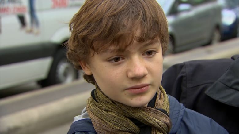 طفل يروي ما شاهده أثناء هجوم باريس: مطلق النار قال "عليكم التفكير بسوريا"