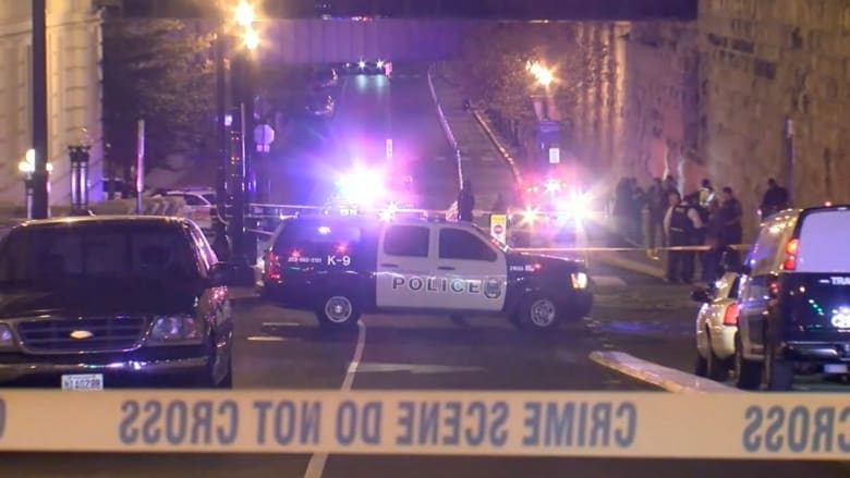 بالفيديو.. شرطي يطلق النار على مسلح بسكين في مترو واشنطن