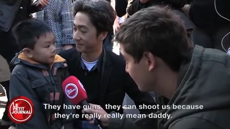 شاهد: والد يتحدث لنجله عن الإرهاب والقتل ومحاربة الشر بعد هجمات باريس