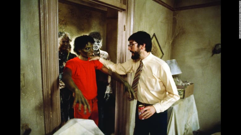 هذا هو مايكل جاكسون.. صور نادرة توثق تصوير أغنية "Thriller" وراء الكواليس هذا هو مايكل جاكسون.. صور نادرة توثق تصوير أغنية "Thriller" وراء الكواليس