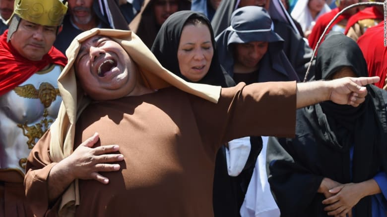 إنسوا الأخبار والهموم.. وابتهجوا قليلاً بأجمل الضحكات لعام 2015 إنسوا الأخبار والهموم.. وابتهجوا قليلاً بأجمل الضحكات لعام 2015