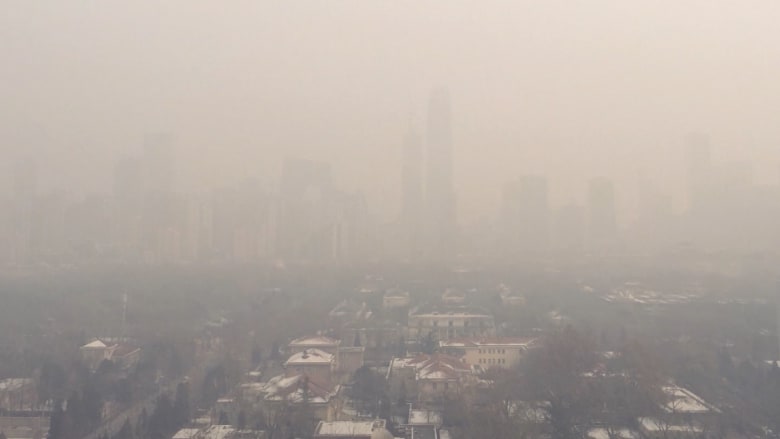 بعد إعلان الصين "حالة التأهب القصوى".. شاهد كيف تشكلت أدخنة الاحتباس الحراري في بكين على مدى 6 أشهر