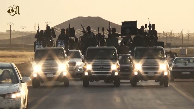 شاهد: شاحنات تويوتا.. كيف أصبحت "خيول القتال" المفضلة لعناصر "الدولة الإسلامية"؟