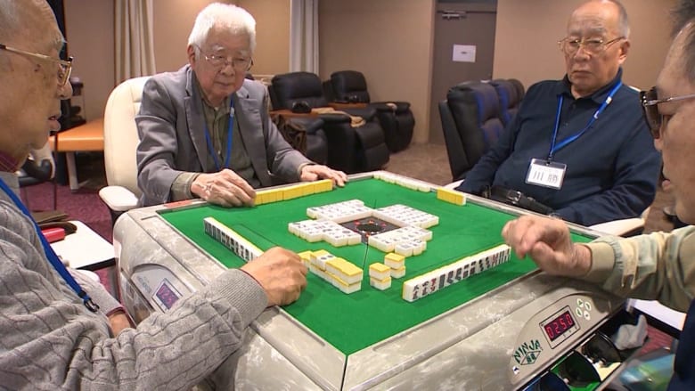 مركز “لاس فيغاس” لرعاية المسنين في اليابان يشجع العجائز على القمار و“بلاك جاك” و“بوكر” للحفاظ على الدماغ