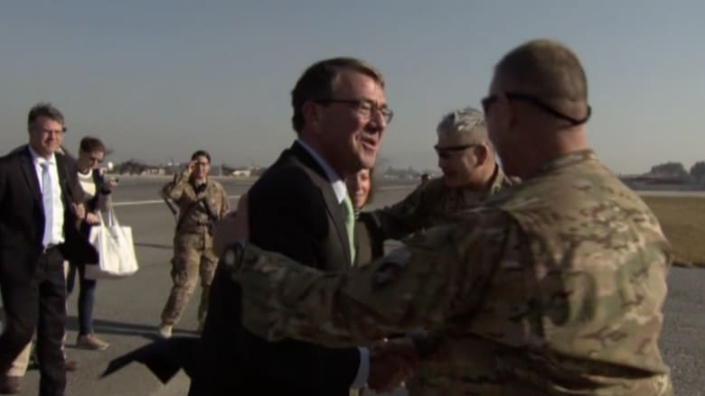 بالفيديو.. وزير الدفاع الأمريكي في زيارة مفاجئة لأفغانستان.. ويحذر من خطر "داعش"